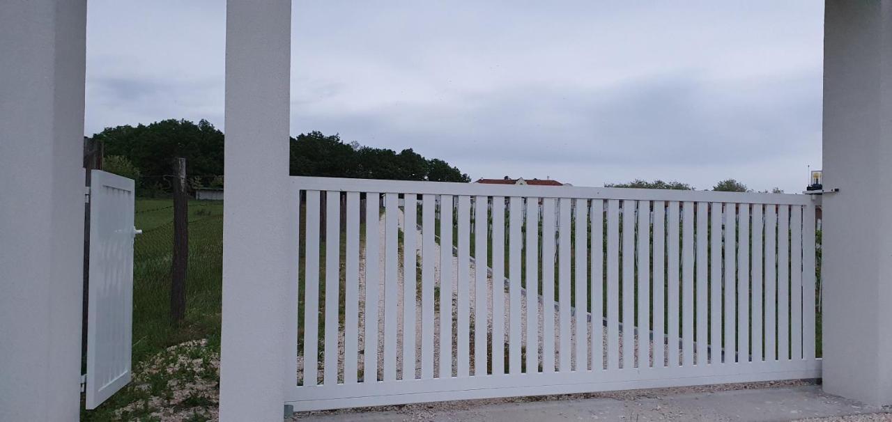 Apartmani Bojeresku ネゴティン エクステリア 写真