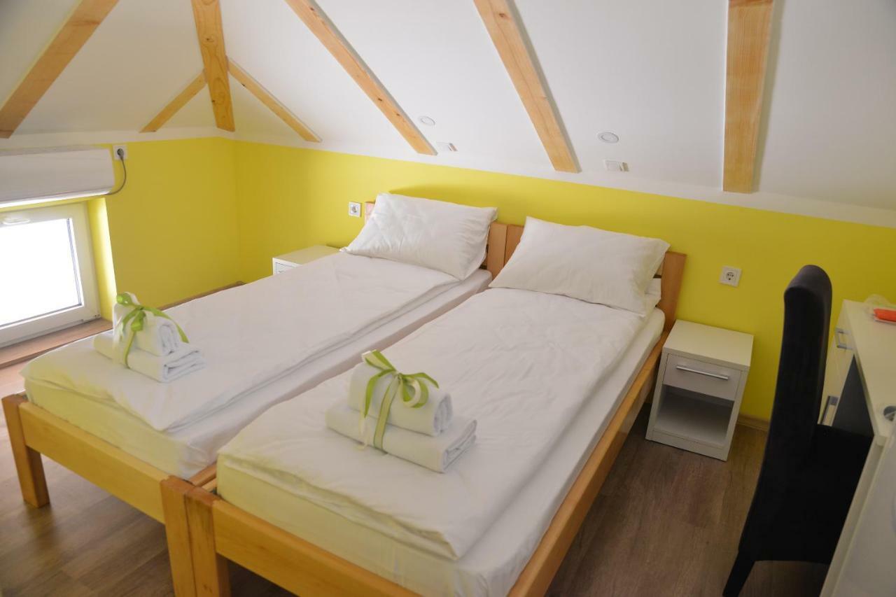 Apartmani Bojeresku ネゴティン エクステリア 写真